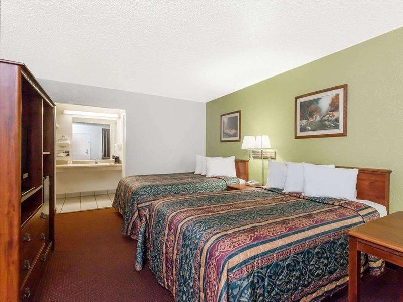 Days Inn By Wyndham San Antonio Lytle Exteriör bild