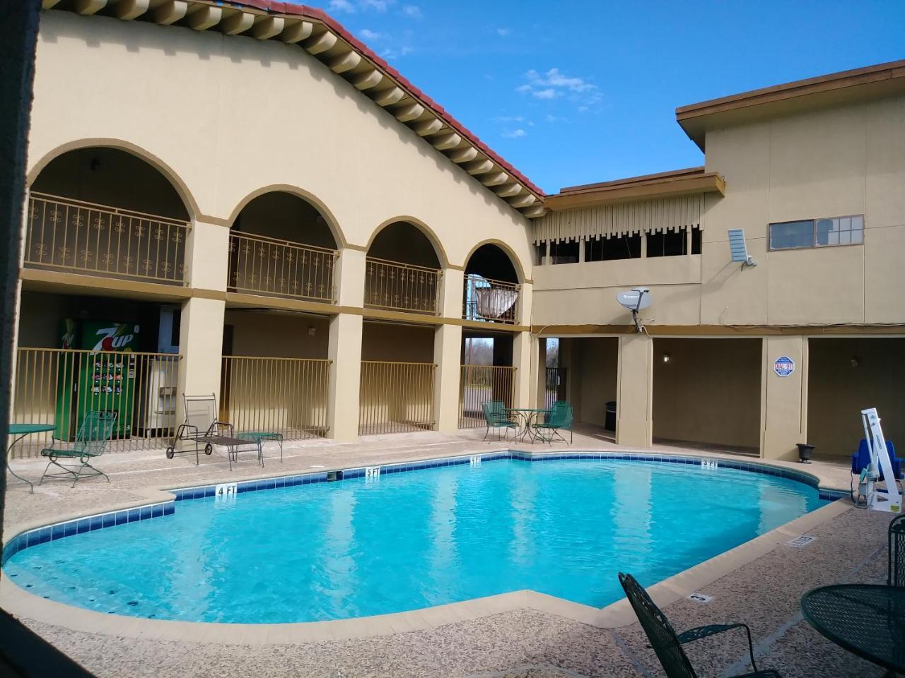 Days Inn By Wyndham San Antonio Lytle Exteriör bild